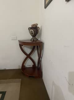 Corner table with ceramic vase