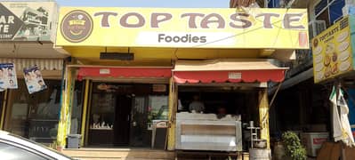 Waiters and Order Taker ki zaroorat he