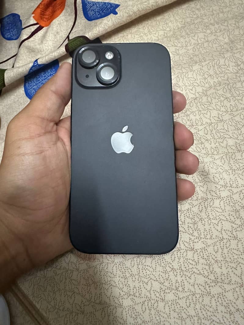 iPhone 15 black 0