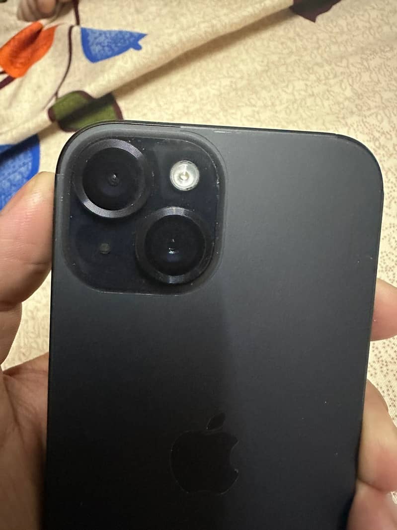 iPhone 15 black 1