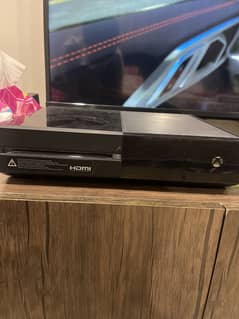 Xbox one 500 gb slightly used free games and 2 controllers