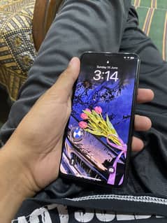 Iphone 11 pro max 64gb jv (10/10) with 4 covers