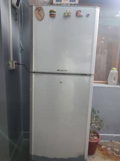 Medium size Refrigerator  (220 liter capacity)