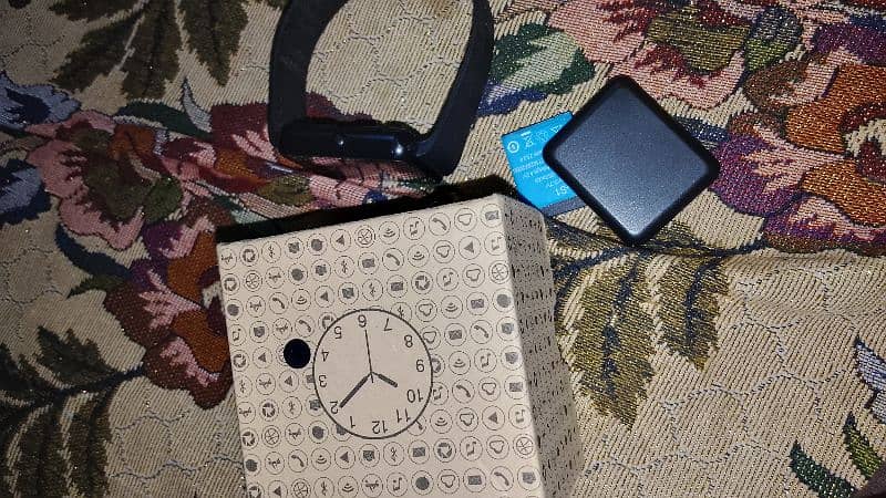 The smart watch with sim many function only 2 month used new condition 4