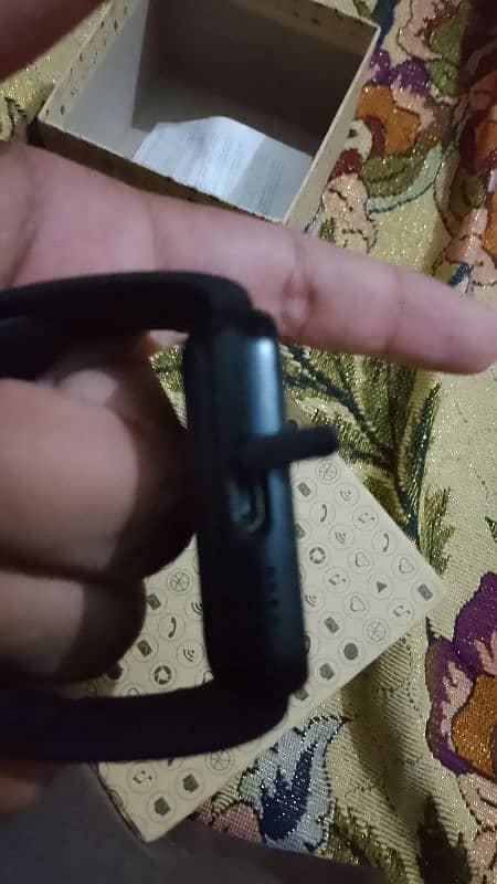 The smart watch with sim many function only 2 month used new condition 2