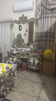 good condion king size bed and dressing table with urjent sale