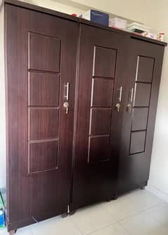 Beautiful wardrobe just like new 3 doors