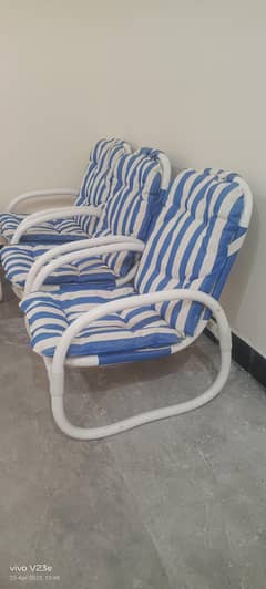Gardens chair with table