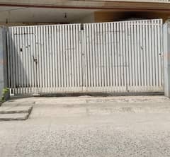 Main iron gate