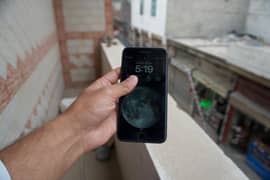I am selling my mobile apple 8 plus