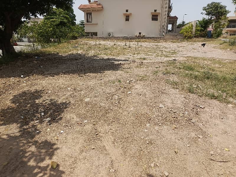 3 Side Corner Plot With 2 Gates DHA 1 5