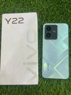 vivo y22 condition 10/10     4/64.    complete box