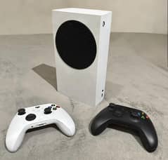 Xbox Series S 512GB With 2 ORIGINAL Series S Controllers