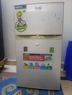 GEEPAS mini refrigerator