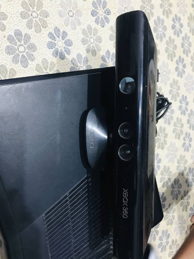 Xbox one ultra slim with Kinect and two controllers and 27 games!!! 4
