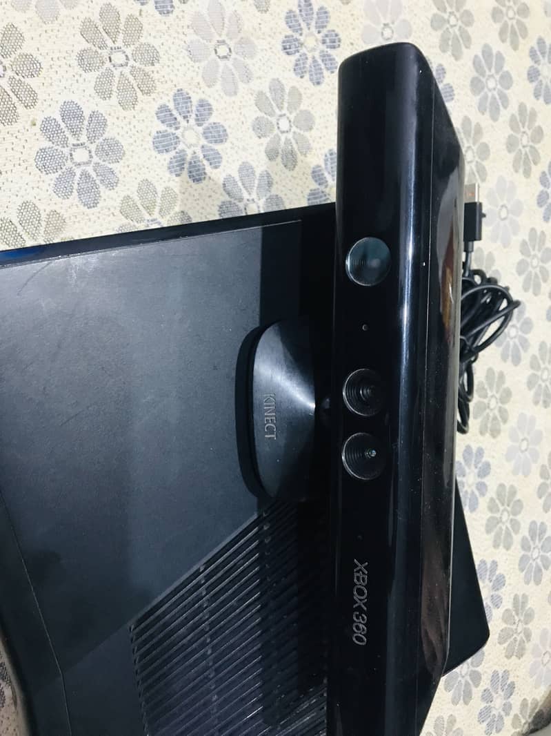 Xbox one ultra slim with Kinect and two controllers and 27 games!!! 6
