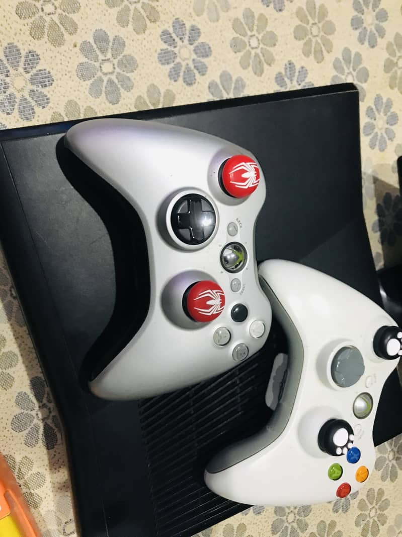 Xbox one ultra slim with Kinect and two controllers and 27 games!!! 10