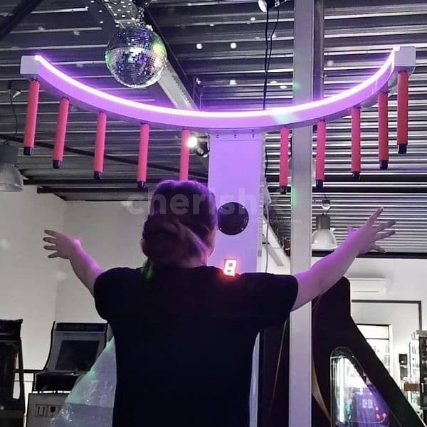 Dropping stick game machine 0