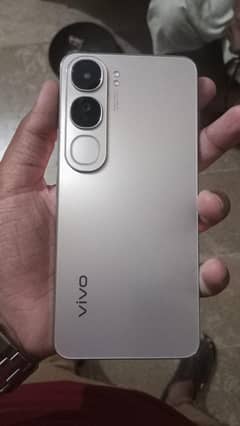 Vivo Y200 new mode 8/256 10/10 pta with complete box 8-9 month waranty