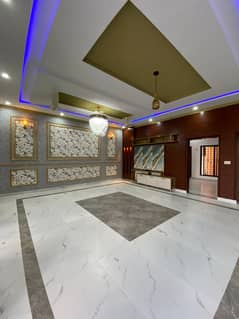 8 MARLA UPPER PORTION AVAILABLE FOR RENT IN EDEN BOLIVARD COLLEGE ROAD LHR