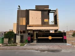 10 Marla Brand New Prime Location House For Sale in Bahria Town Lahore