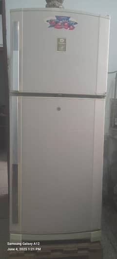 Dawlance fridge medium size