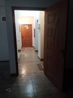 900