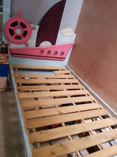 kids single bed 3.5 by 6