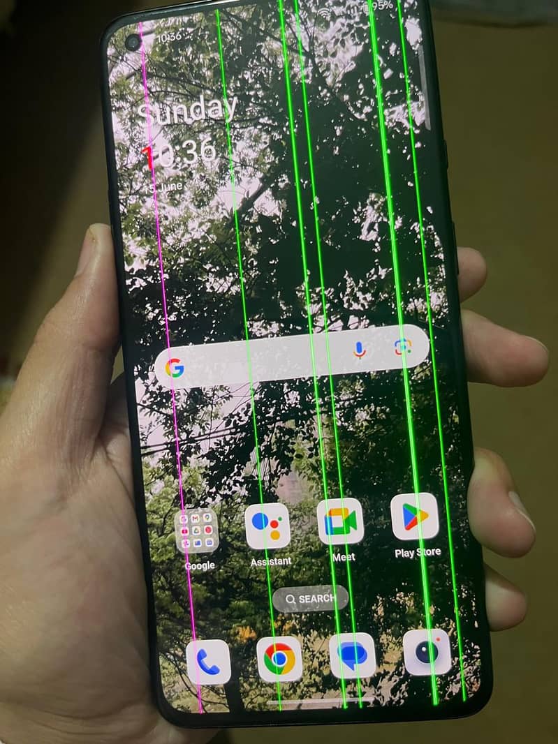one plus 9R is for sale with 6 lines on screen. 5