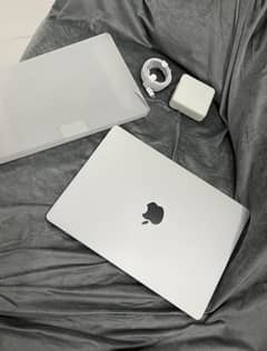 Apple Mack book proM2 max 32 GB ram 1tb ssd