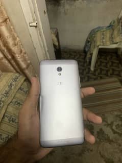 ZTE BLADE V7