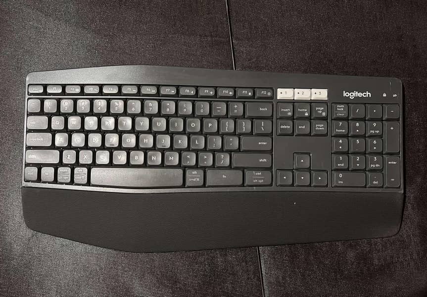 Logitech K850 Wireless Keyboard - Multi-Device, Ergonomic, Like New 3