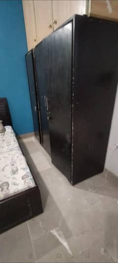 3 doors wardrobe
