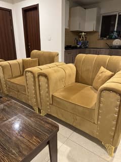 7 seater sofa set hardly 5 months used