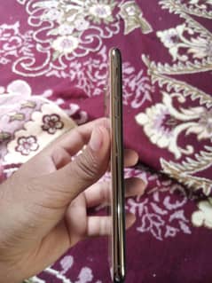 iphone xs max gold color 256Gb factory unlocked with box