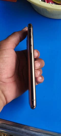 I phone 11 pro 64 gb Jv excellent condition