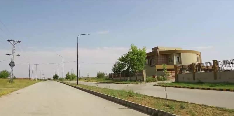10 Marla D Block Ideal Location Plot For Sale 4