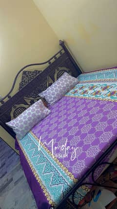Selling my iron king size bed without matress