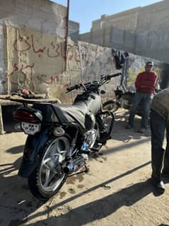 Suzuki GS 150 model 2022
