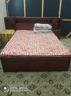 king size bed with 2 sites table
