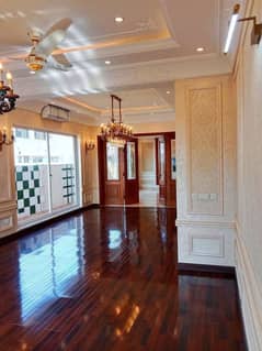 10 Marla Beautiful House available for Rent