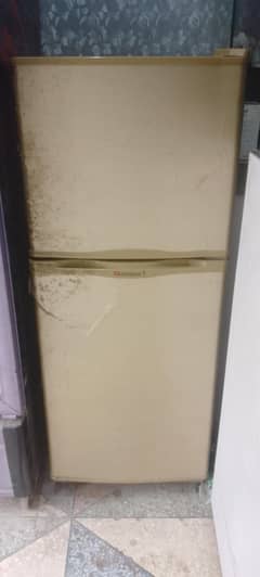 Refrigerator small size Dawlence in good condition