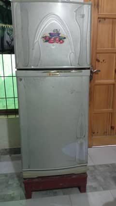 Dawlance Refrigerator with stand for Sale in Sargodha Urgent Sale