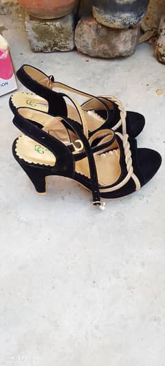 GC brand black color heels
