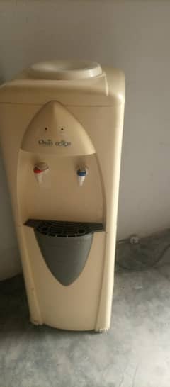 oasis mall dispenser good condition