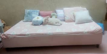 Single pink tufted day bed without mattress