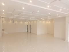 08 MARLA COMMERCIAL BRAND NEW FLOOR WITH LIFT AVAILABLE