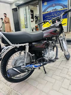 Honda 125 Black 2024 very less driven