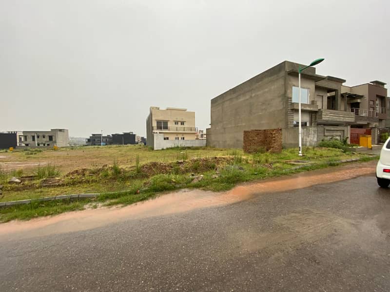 PRIME PLOT IN BLOCK L 10 MARLA FULL HEIGHTED AND SOLID INFRONT OF MASJID AND COMMERCIAL 1