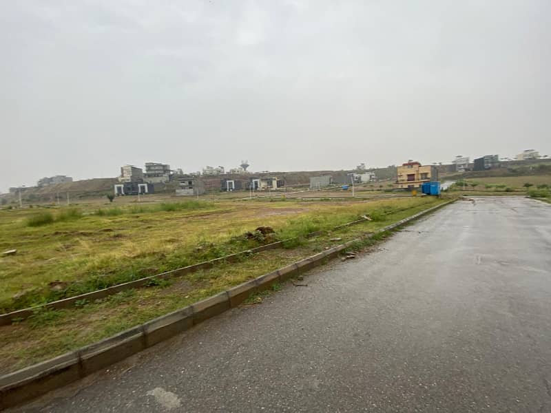 PRIME PLOT IN BLOCK L 10 MARLA FULL HEIGHTED AND SOLID INFRONT OF MASJID AND COMMERCIAL 3